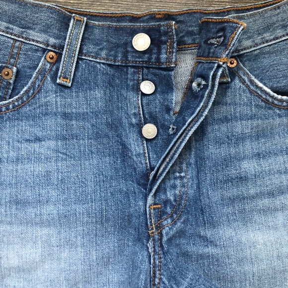 Levi’s 501 Cut Off Shorts in Roadside Blues - Picture 4 of 12